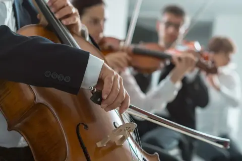 Muzyka poważna czy klasyczna – odkryj kluczowe różnice i podobieństwa