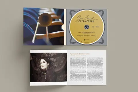 CD z muzyką Jana Branta "Opera Omnia" i portret Agnieszki Budzińskiej-Bennett.