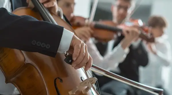 Muzyka poważna czy klasyczna – odkryj kluczowe różnice i podobieństwa