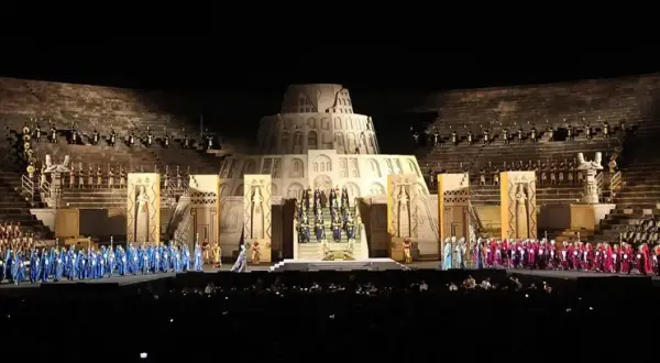 Ile trwa opera Nabucco? Czas trwania i co warto wiedzieć