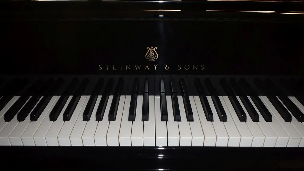 Ile kosztuje fortepian Steinway & Sons? Sprawdź ceny modeli używanych i nowych